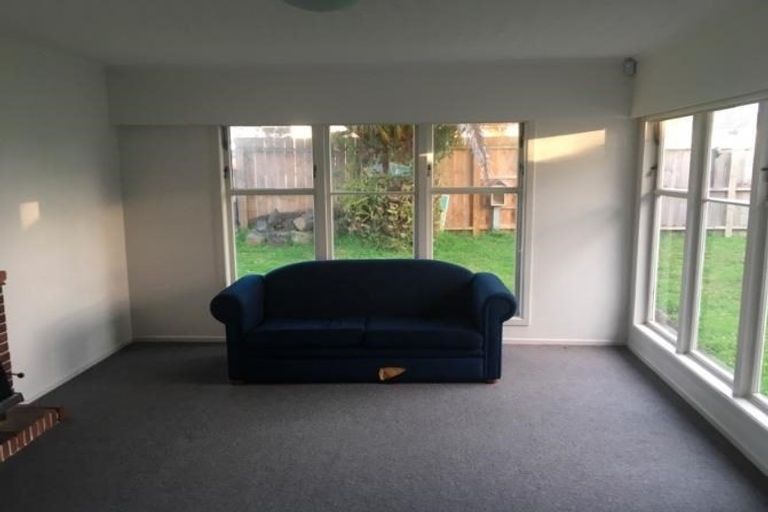 Photo of property in 6 Paton Avenue, Te Atatu South, Auckland, 0610