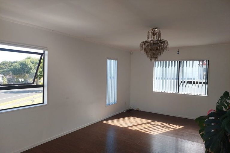 Photo of property in 42 Everglade Drive, Goodwood Heights, Auckland, 2105
