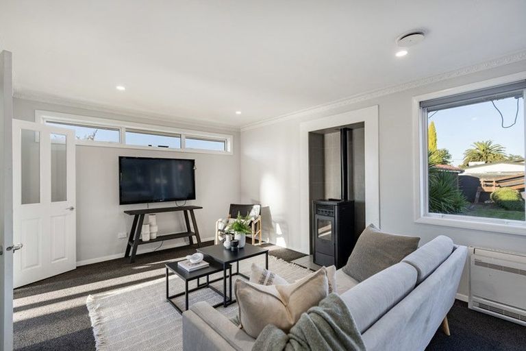 Photo of property in 6 Dymock Place, Bishopdale, Christchurch, 8053