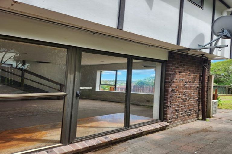 Photo of property in 1/36 Tree View Avenue, Glenfield, Auckland, 0629