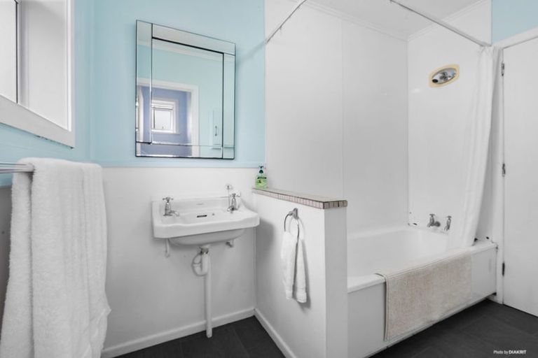 Photo of property in 12 Alan Avenue, Henderson, Auckland, 0610