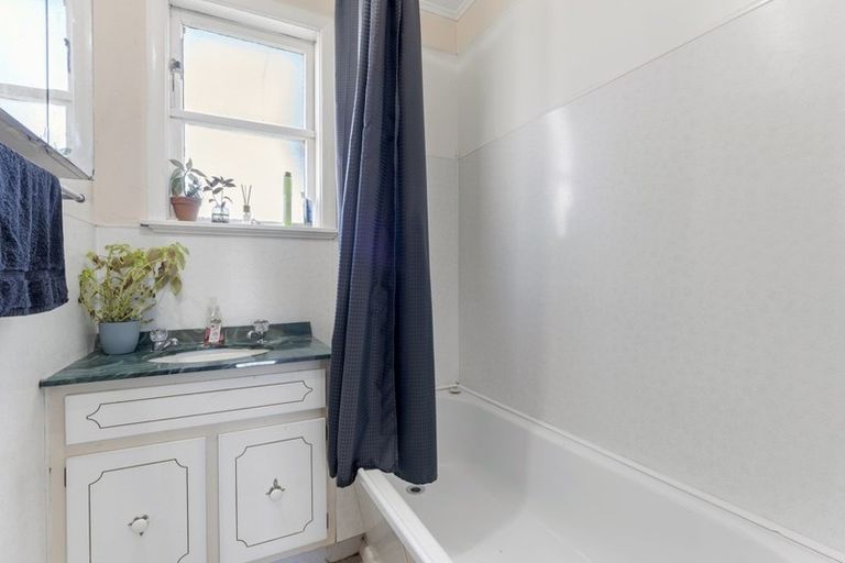 Photo of property in 5 Goldsmith Crescent, Levin, 5510