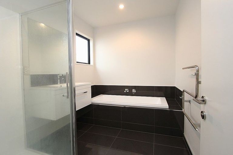 Photo of property in 77 Faringdon Boulevard, Rolleston, 7615