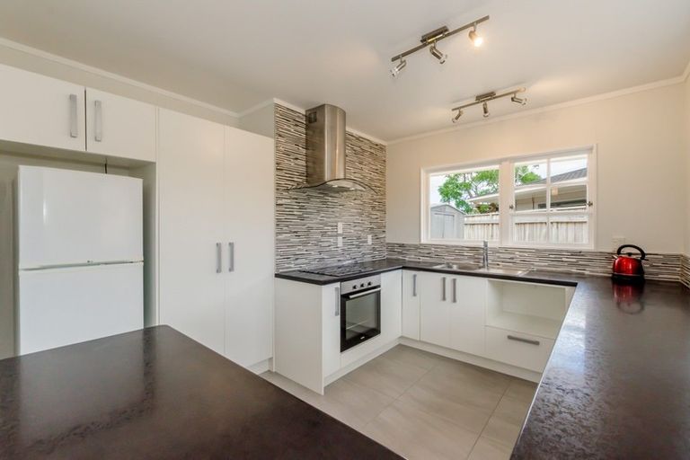 Photo of property in 15 Rewarewa Crescent, Waikanae, 5036