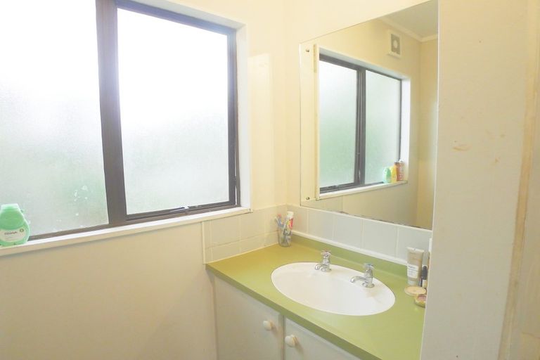 Photo of property in 23 Flaunty Place, West Harbour, Auckland, 0618