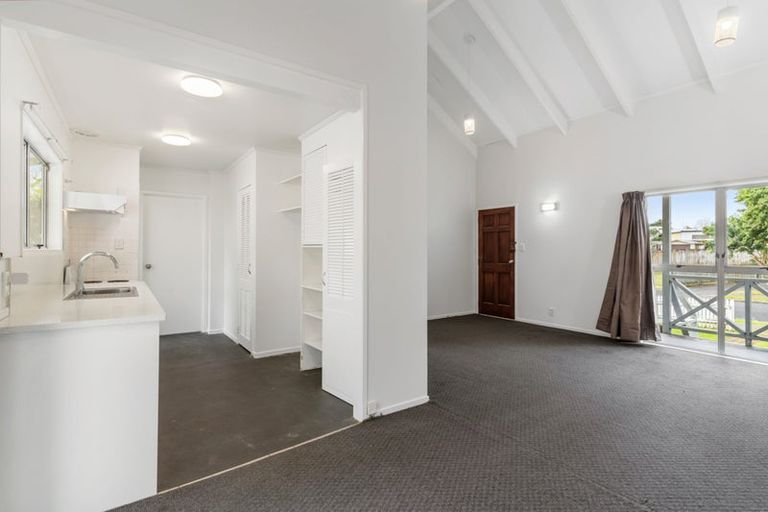 Photo of property in 43 Frobisher Way, Clendon Park, Auckland, 2103