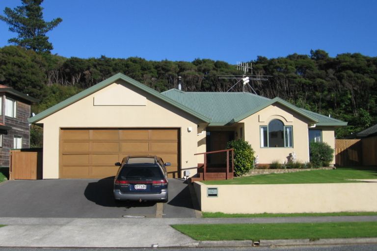 Photo of property in 27 Kawatiri Grove, Wainuiomata, Lower Hutt, 5014