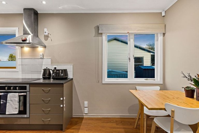 Photo of property in 67 Roberts Road, Te Atatu South, Auckland, 0610