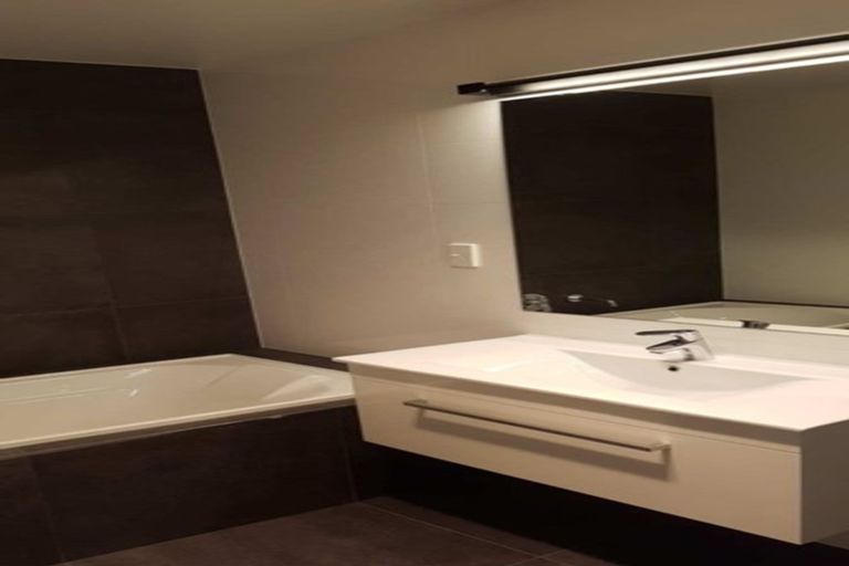 Photo of property in 117 Karepiro Drive, Stanmore Bay, Whangaparaoa, 0932