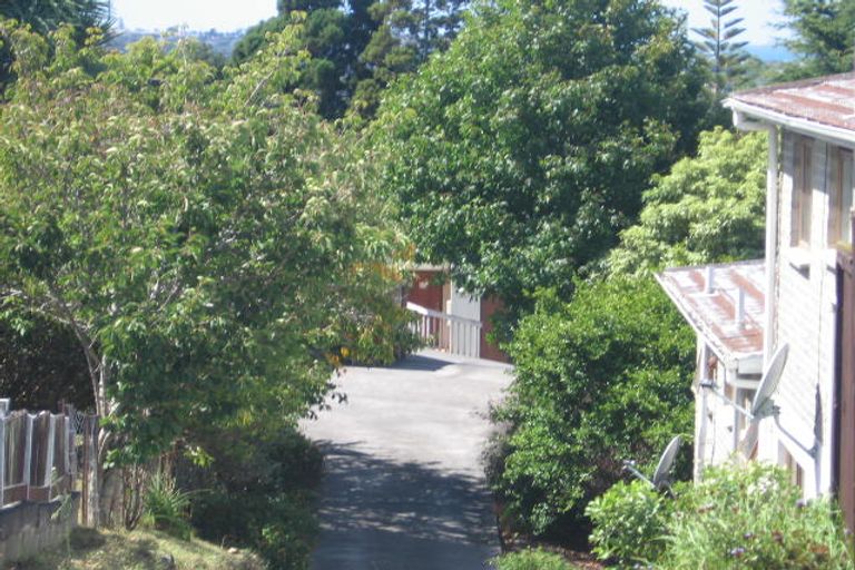 Photo of property in 327a Glenfield Road, Glenfield, Auckland, 0629