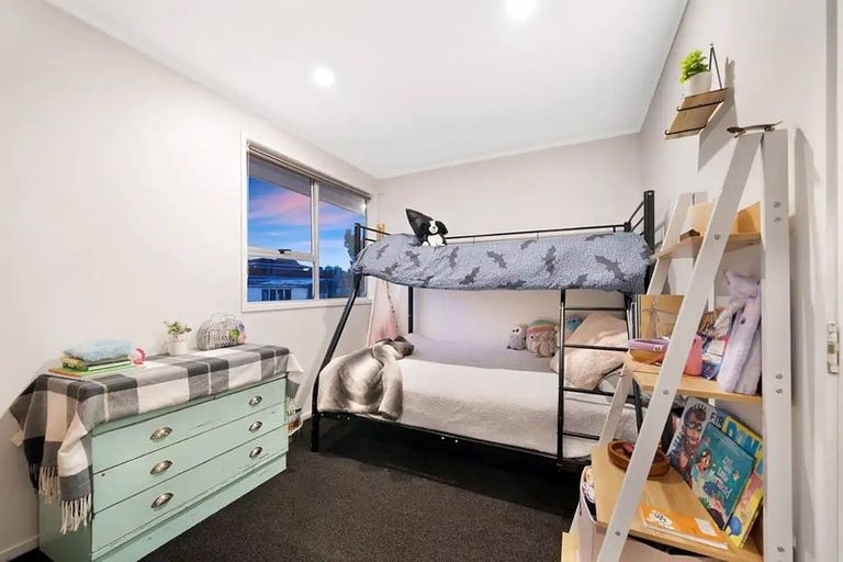 Photo of property in 86 Rosewarne Crescent, Glendene, Auckland, 0602