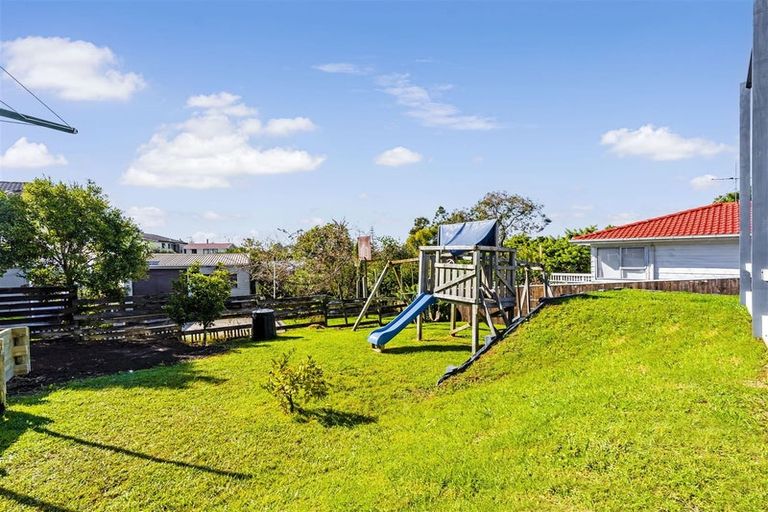 Photo of property in 3 Rehia Road, Massey, Auckland, 0614