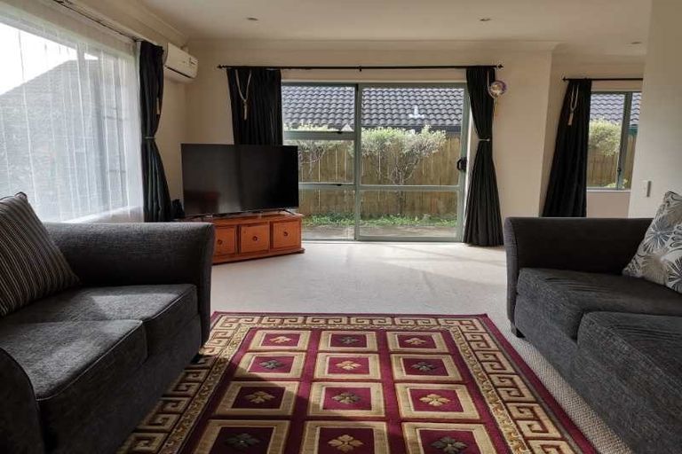 Photo of property in 17 Hillwell Drive, Henderson, Auckland, 0612