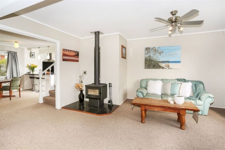 Photo of property in 11 Parvin Place, Pukekohe, 2120