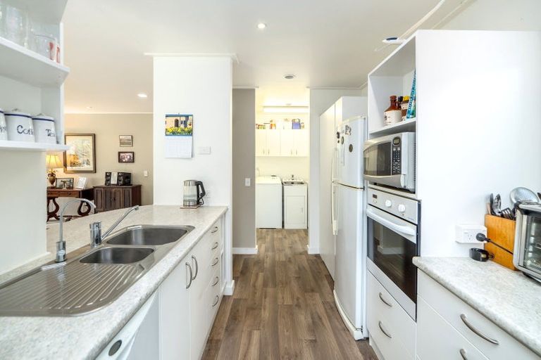 Photo of property in 4 Orchard Road, Greytown, 5712