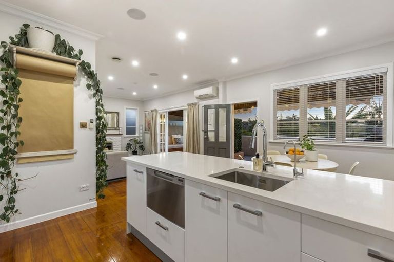 Photo of property in 2/22 Roseberry Avenue, Birkenhead, Auckland, 0626