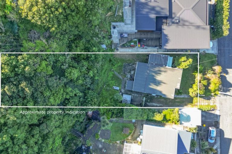 Photo of property in 14 Cave Road, Houghton Bay, Wellington, 6023