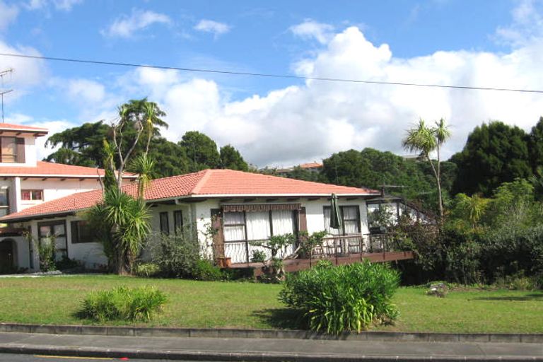 Photo of property in 2/918 Beach Road, Waiake, Auckland, 0630