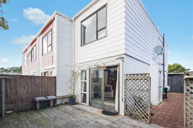 Photo of property in 20f1 Frankmoore Avenue, Johnsonville, Wellington, 6037