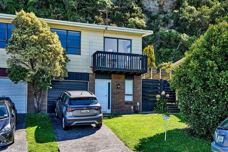 Photo of property in 27 Old Coach Road, Johnsonville, Wellington, 6037
