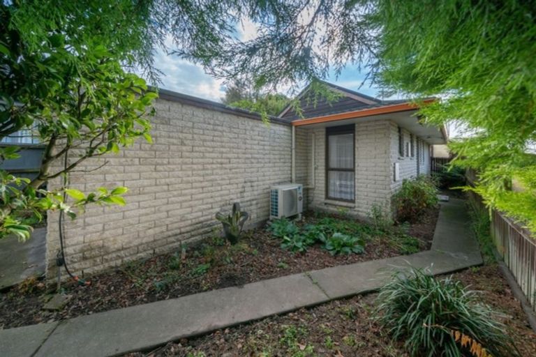Photo of property in 15 Cunliffe Road, Redwood, Christchurch, 8051