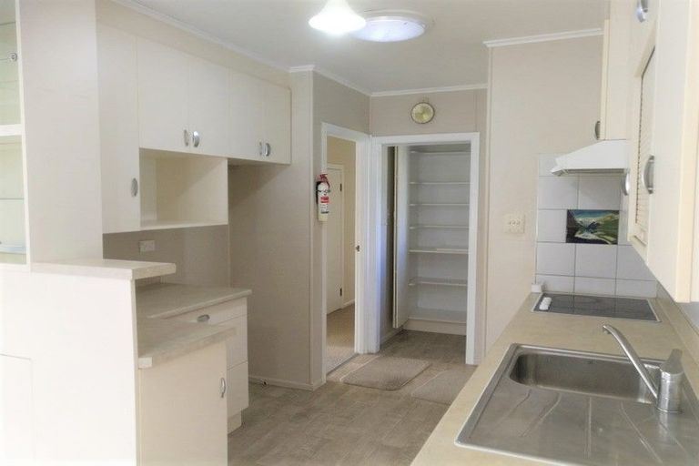 Photo of property in 18 Ramillies Place, Glenfield, Auckland, 0629