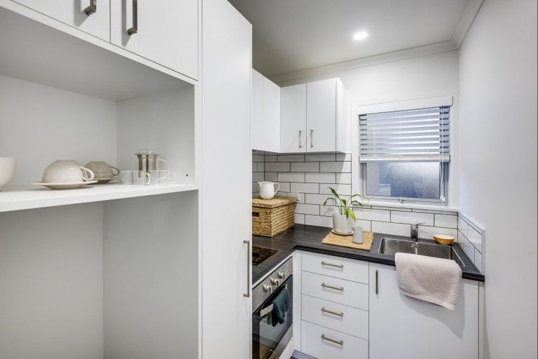 Photo of property in 9 Lowther Place, Taradale, Napier, 4112