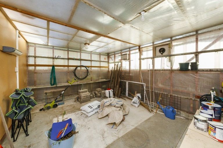 Photo of property in 1 Calder Place, Feilding, 4702