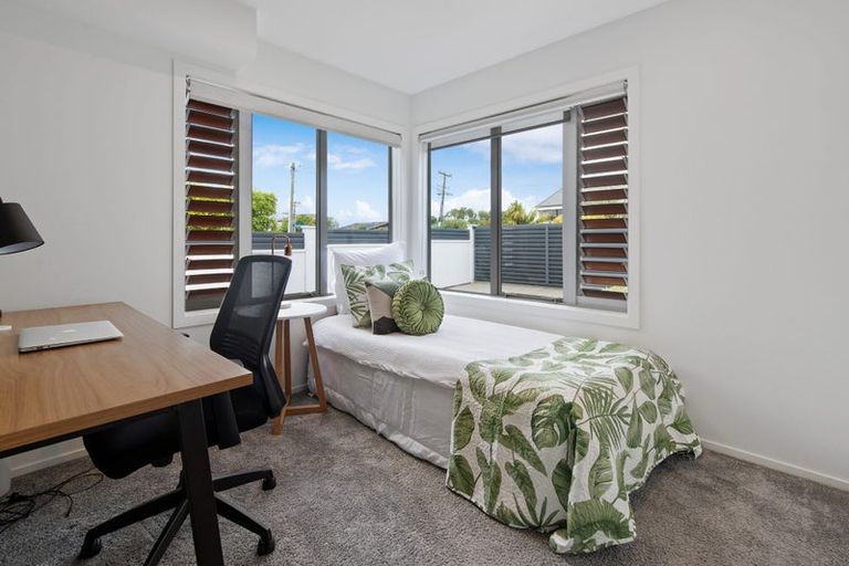 Photo of property in 18 Ridge Road, Waiake, Auckland, 0630