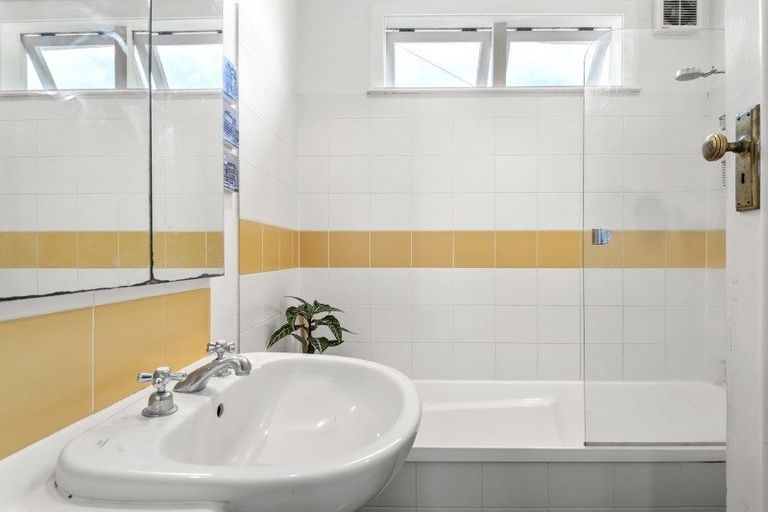 Photo of property in 100 Barnard Street, Wadestown, Wellington, 6012