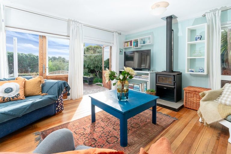 Photo of property in 108 Wellington Road, Paekakariki, 5034