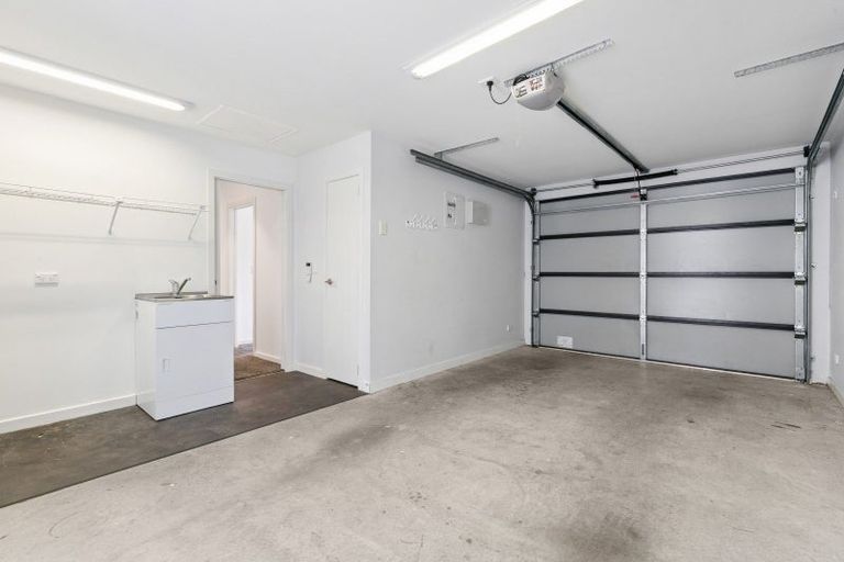 Photo of property in 11a Pinkerton Grove, Newlands, Wellington, 6037