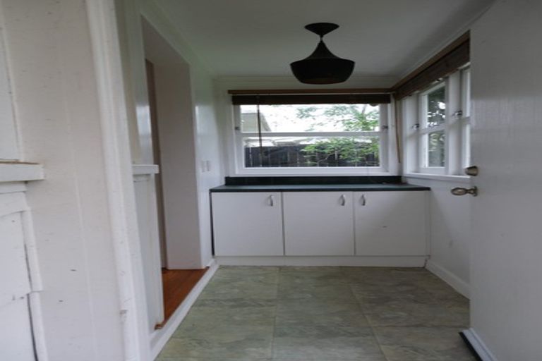 Photo of property in 1/180 Lake Road, Northcote, Auckland, 0627