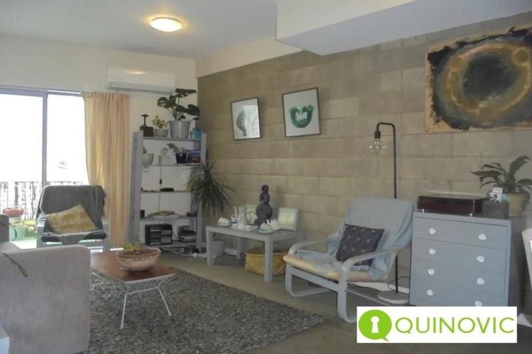 Photo of property in 3 Papawai Terrace, Mount Cook, Wellington, 6021