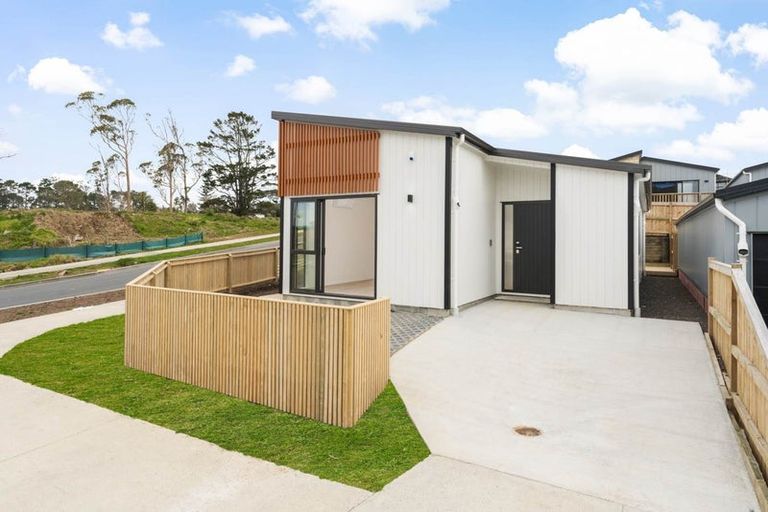 Photo of property in 32 Puhikawa Street, Massey, 0614