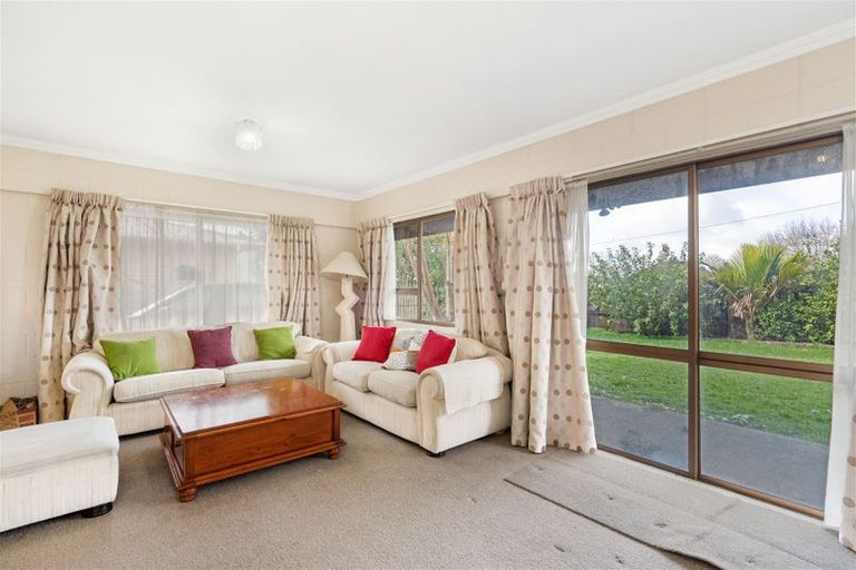 Photo of property in 4 Roberts Road, Te Atatu South, Auckland, 0610