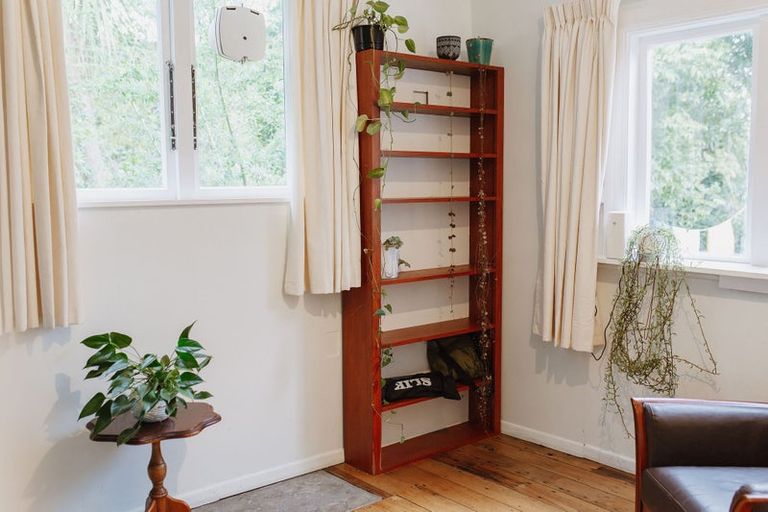 Photo of property in 1 Jervois Terrace, Ohau, Levin, 5570