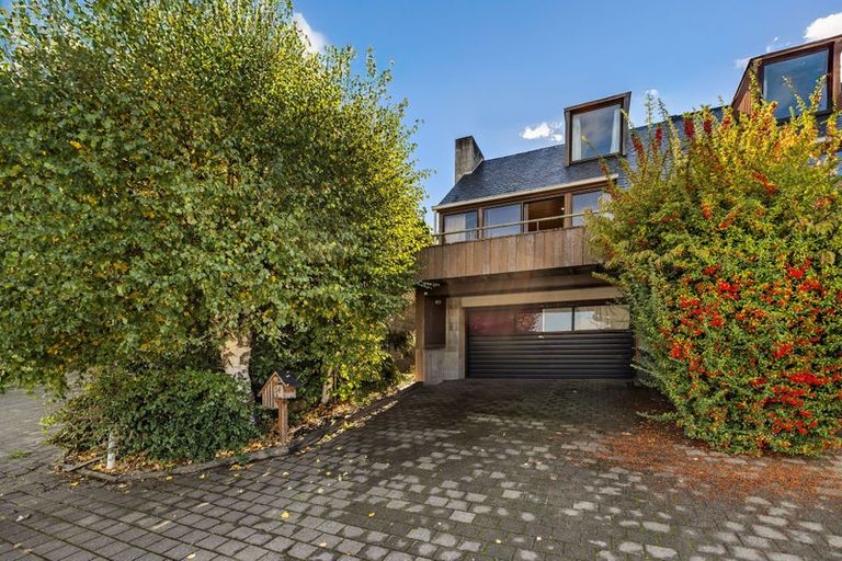 Photo of property in 14 Earnslaw Terrace, Queenstown, 9300