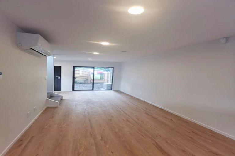 Photo of property in 1/9 Donovan Avenue, Massey, Auckland, 0614