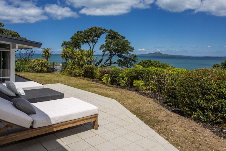 Photo of property in 62 Sharon Road, Waiake, Auckland, 0630