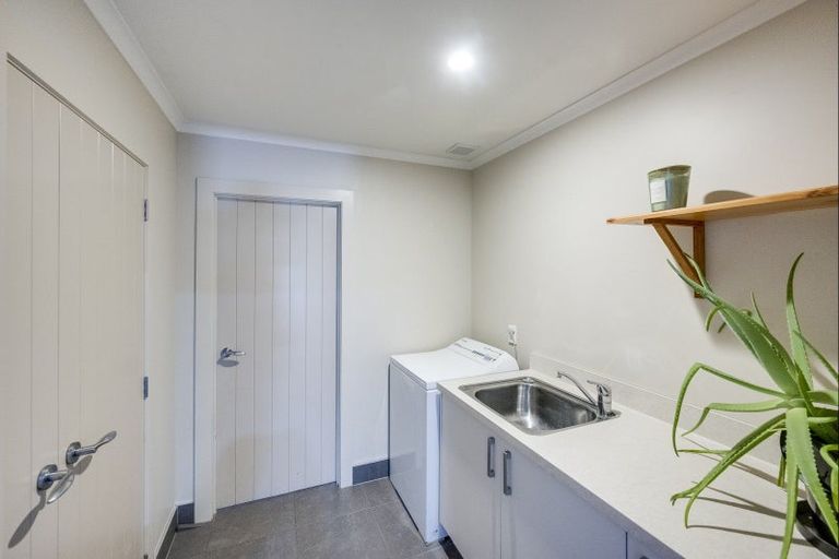 Photo of property in 6 Palliser Place, Poraiti, Napier, 4112