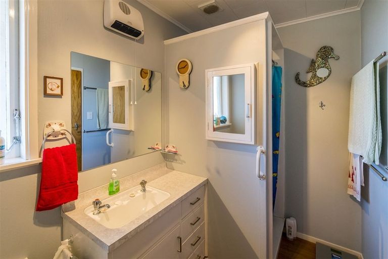 Photo of property in 140 Winchester Street, Levin, 5510