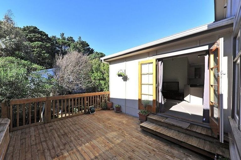 Photo of property in 39 Edinburgh Terrace, Berhampore, Wellington, 6023