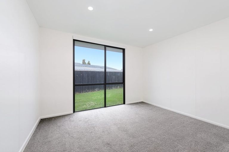 Photo of property in 2/16 Cameron Place, Ranui, Auckland, 0612