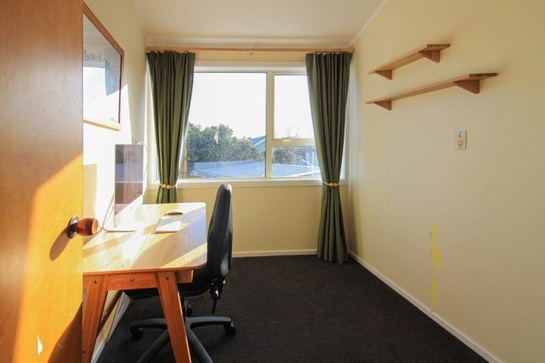 Photo of property in 30f4 Lyall Parade, Lyall Bay, Wellington, 6022