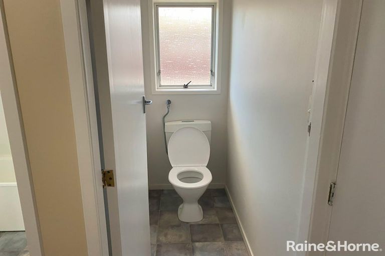 Photo of property in 140 Kingswood Road, Brookfield, Tauranga, 3110