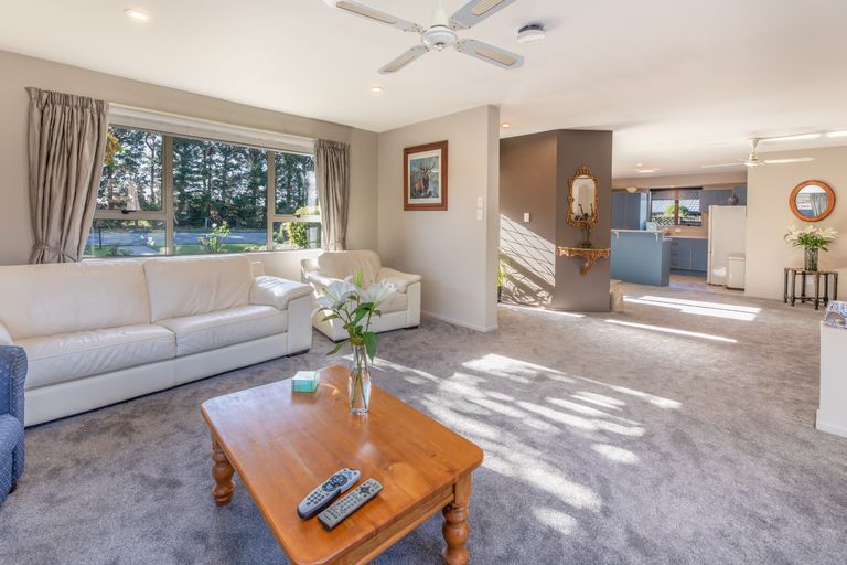 Photo of property in 32 Masefield Drive, Rolleston, 7614