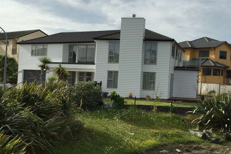 Photo of property in 14 Parkvale Grove, Te Atatu Peninsula, Auckland, 0610