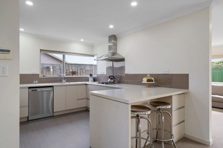 Photo of property in 16b Abergeldie Way, Cambridge, 3434