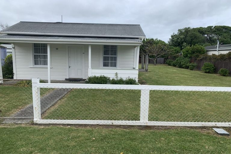 Photo of property in 26 Waimea Road, Waikanae Beach, Waikanae, 5036